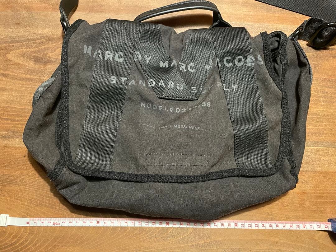 MARC BY MARC JACOBS ブラックメッセンジャーバッグ