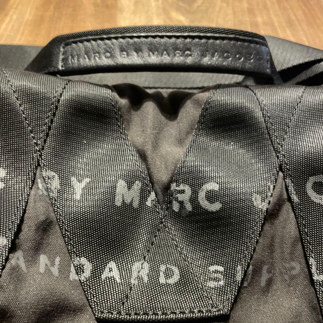 MARC BY MARC JACOBS ブラックメッセンジャーバッグ