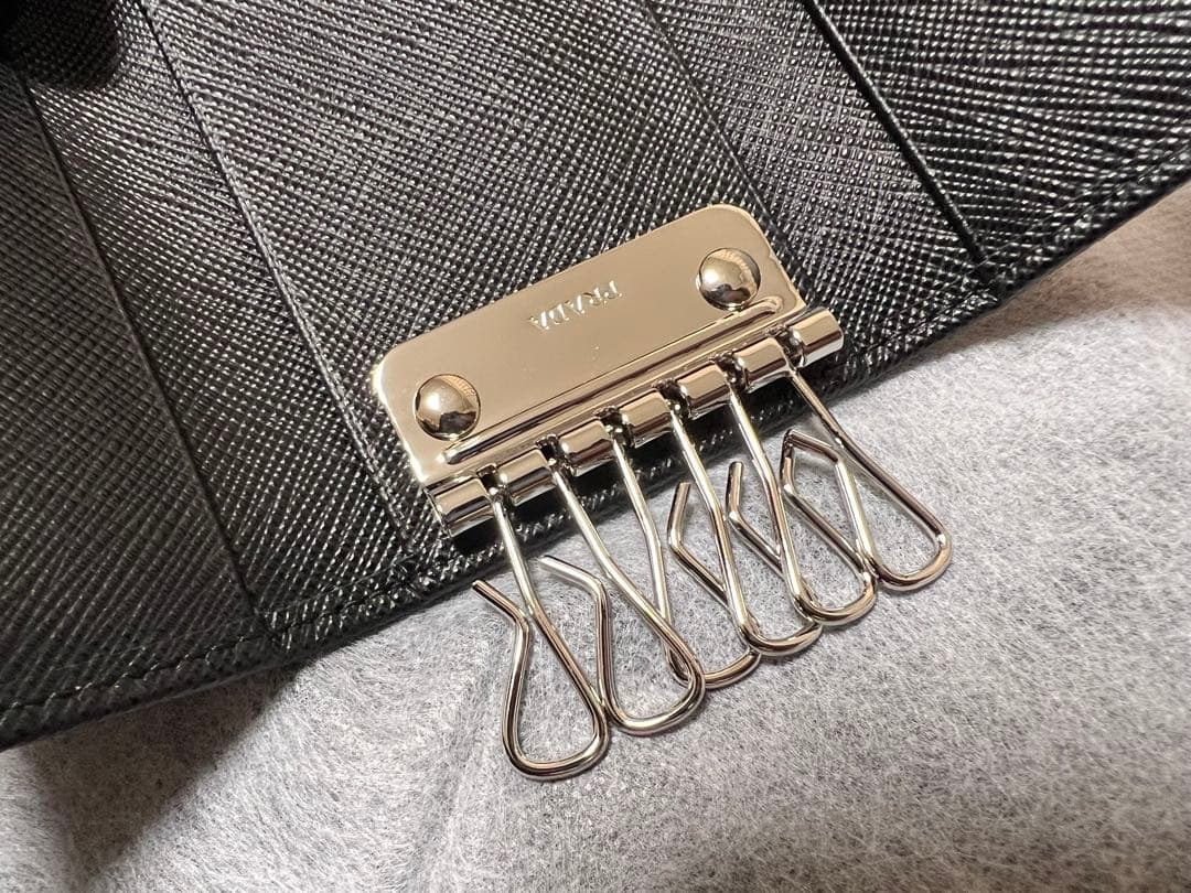 【新品未使用】PRADA サフィアーノトライアングル キーケース　プラダ