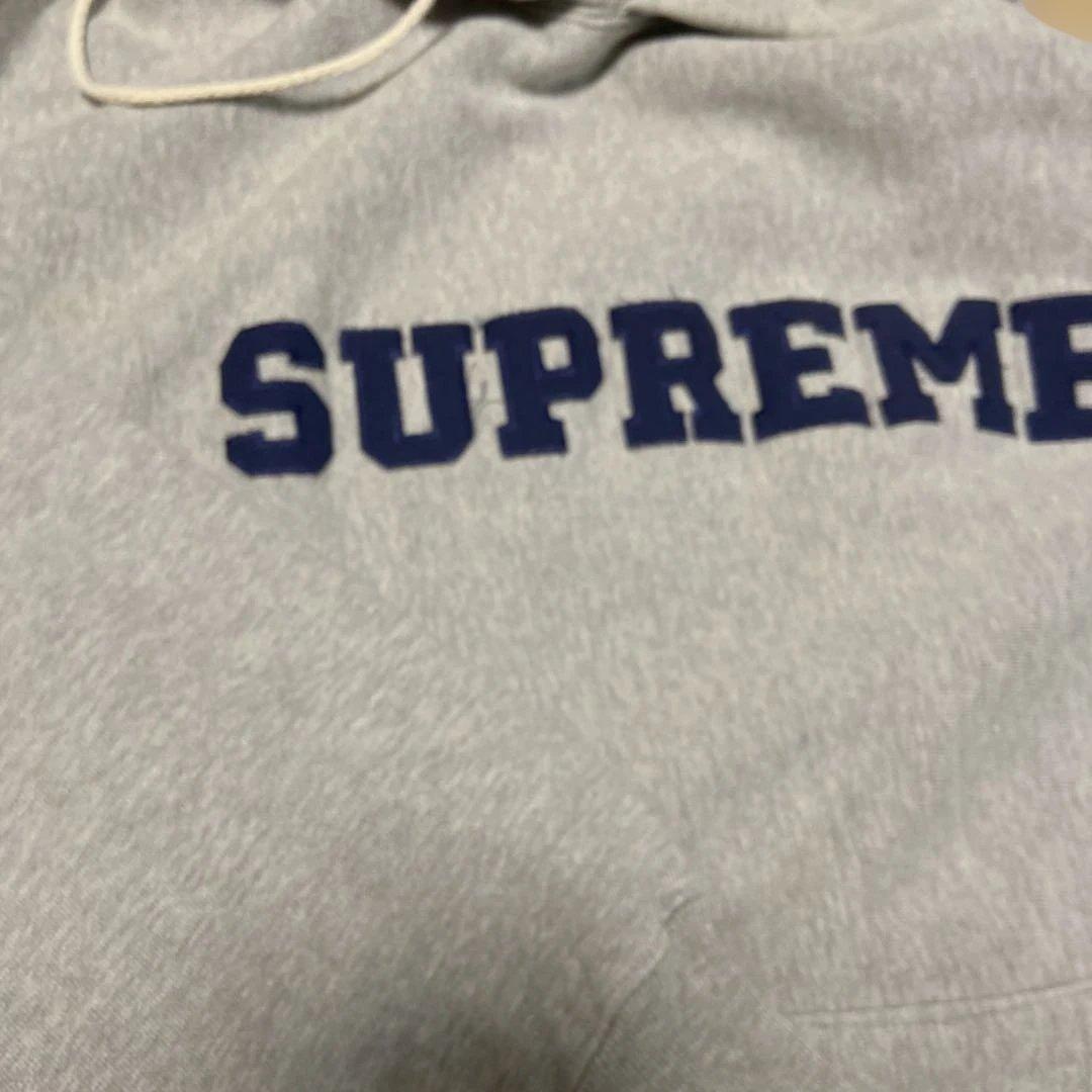 1月2日までの限定掲載【SUPREME 】グレー フード付きパーカー