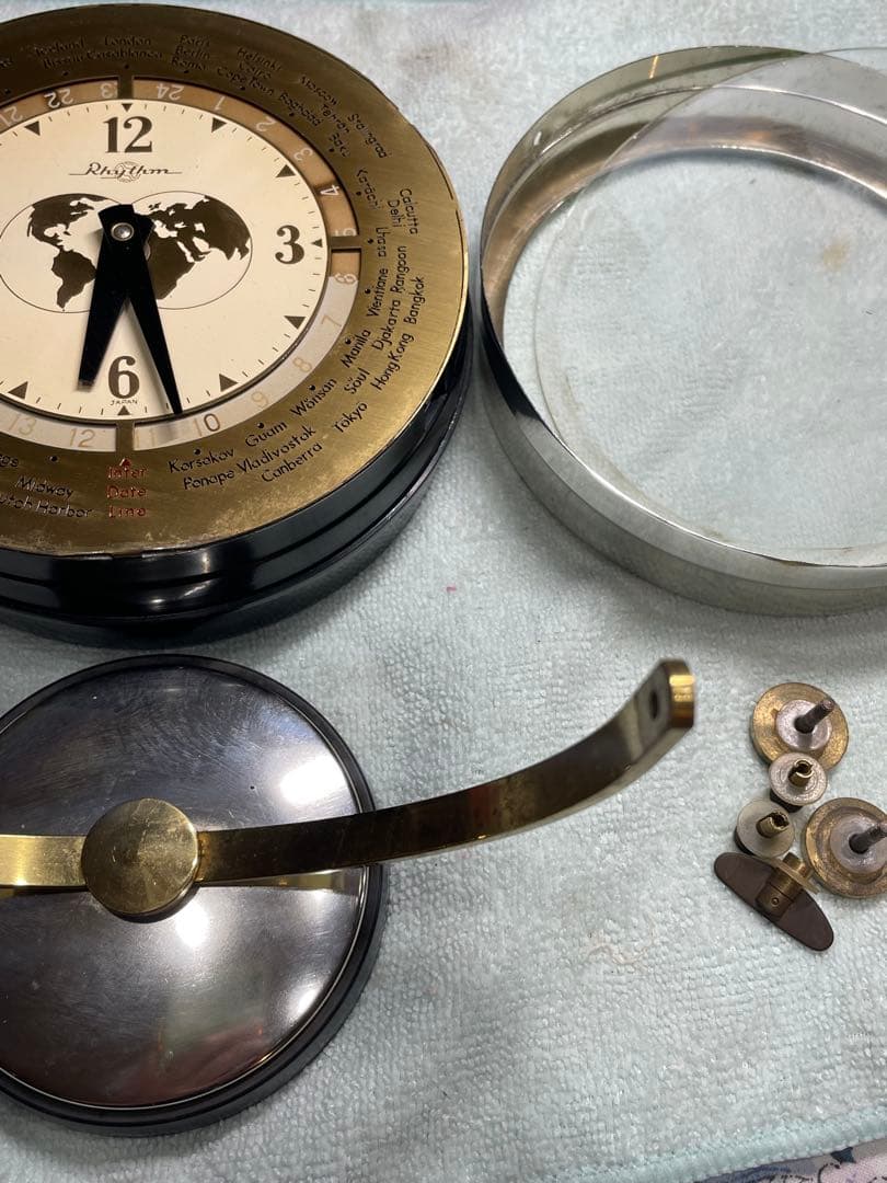 Rhythm WorldTimer 真鍮ガラス時計在庫稼働品　\"パリは今何時？\"
