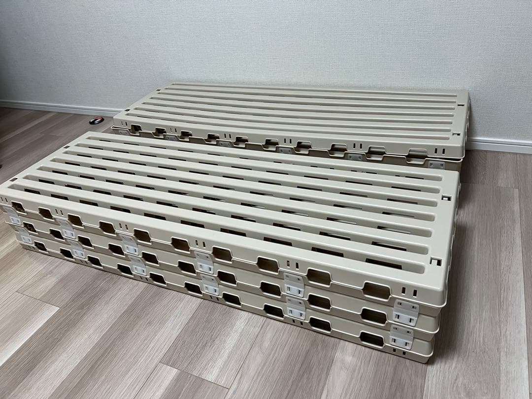 軽量樹脂製折りたたみすのこ