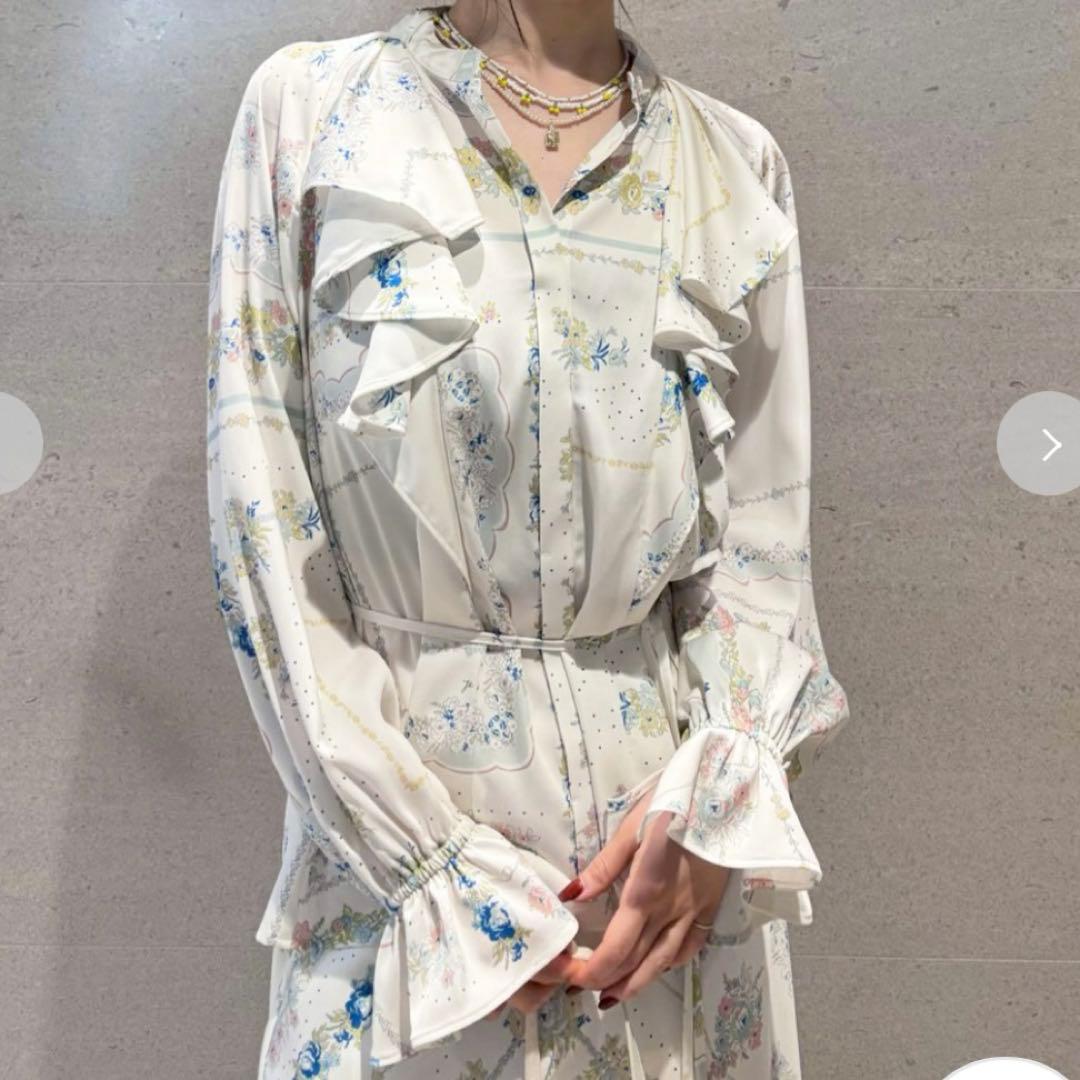 【完売カラー】スカーフプリントボウタイブラウス　LILY BROWN