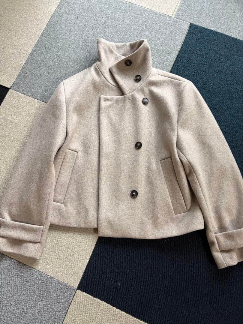 ハイネックショートコート　ベージュ　Sサイズ　ZARA