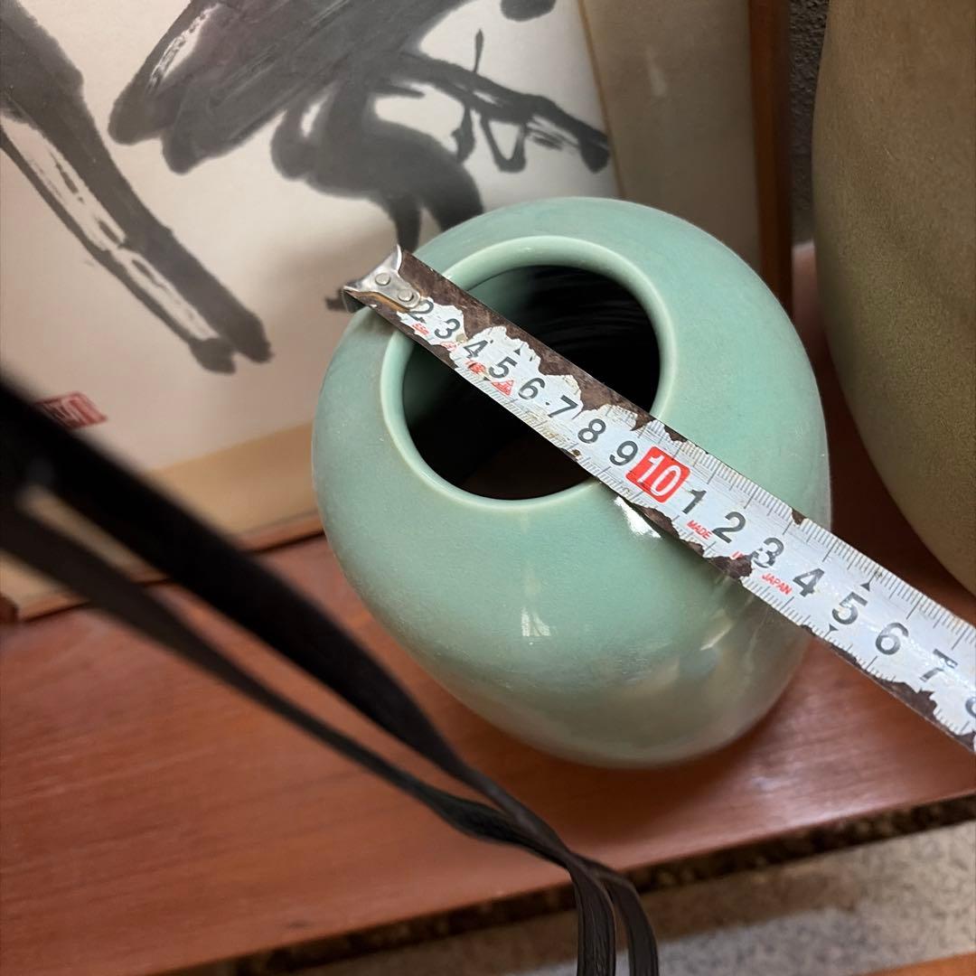 有機的形状のベージュ陶器花器　置物　花瓶