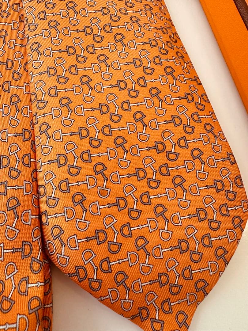 Hermès ネクタイ フランス製シルク オレンジ色