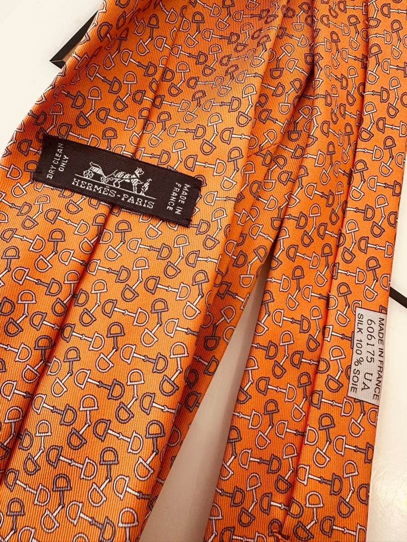 Hermès ネクタイ フランス製シルク オレンジ色