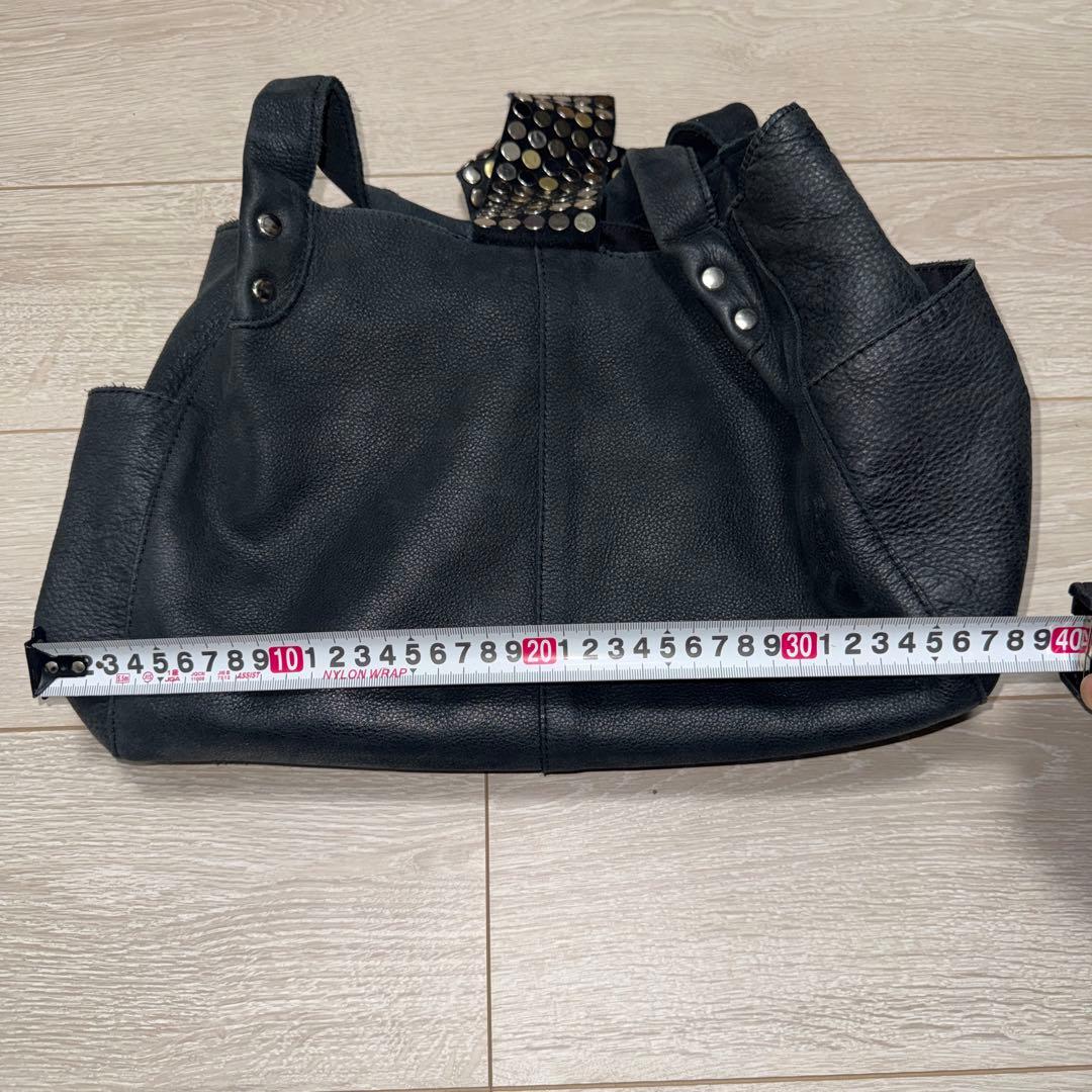 TRES スタッズレザーハンドバッグ　レディース　ブラック