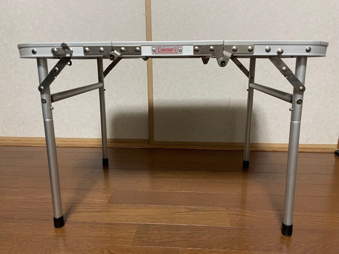 Coleman 三折テーブルCompact Tri-Folding Table