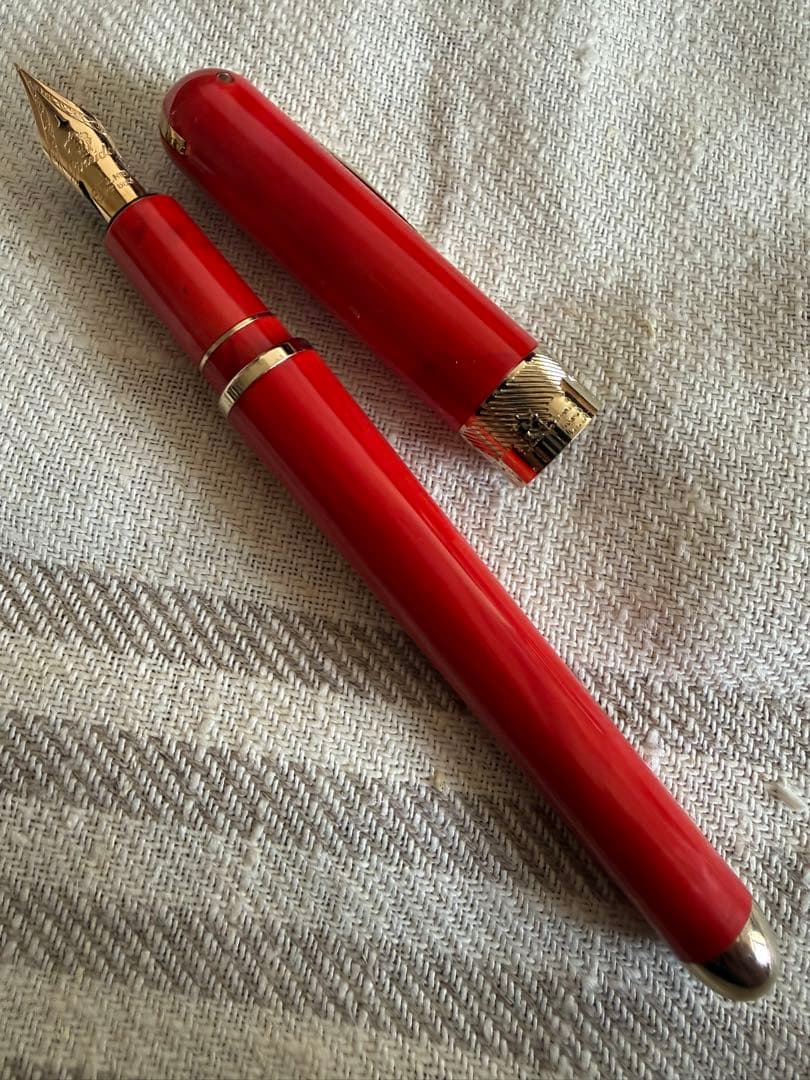 Pineider万年筆、赤、未使用品