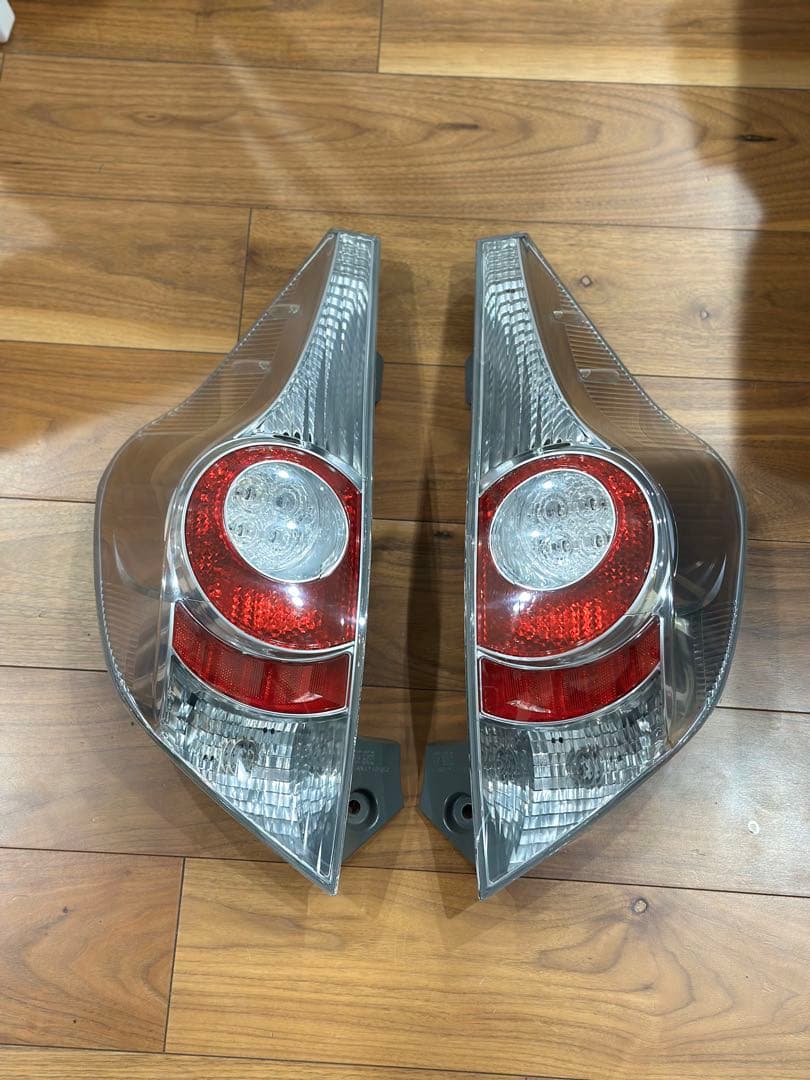 トヨタ NHP10 アクア 前期 右と左 セットテールライト STANLEY