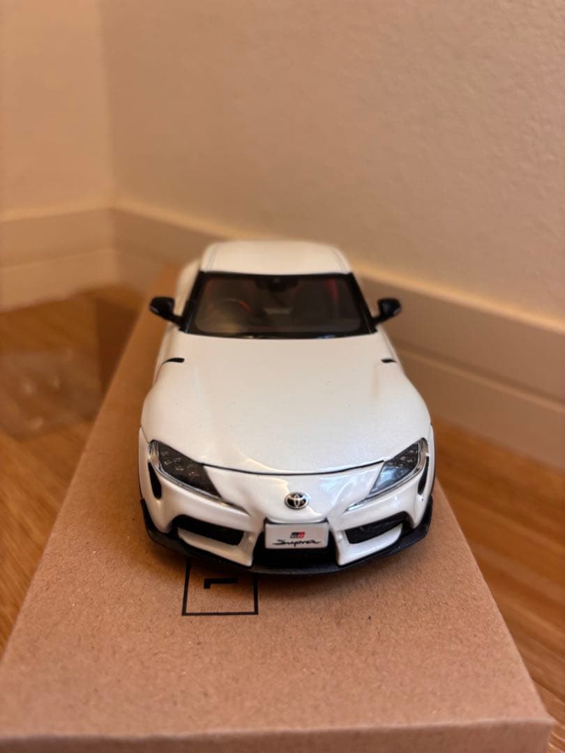 GR Supra ミニカー　新品未使用D01 ホワイトメタリック　1/30色見本