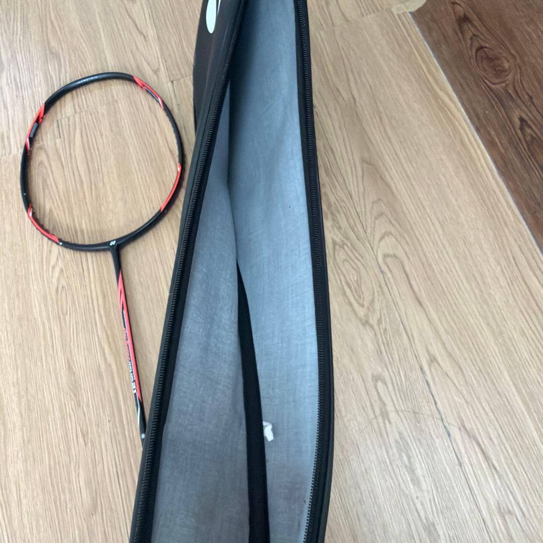 YONEX バドミントンラケット 黒/赤 ケース付き