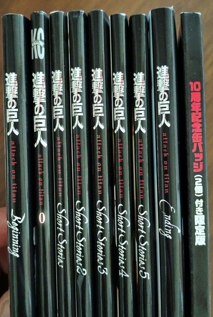 進撃の巨人 小冊子8冊&28巻缶バッチ未使用付！！Short Stories全巻