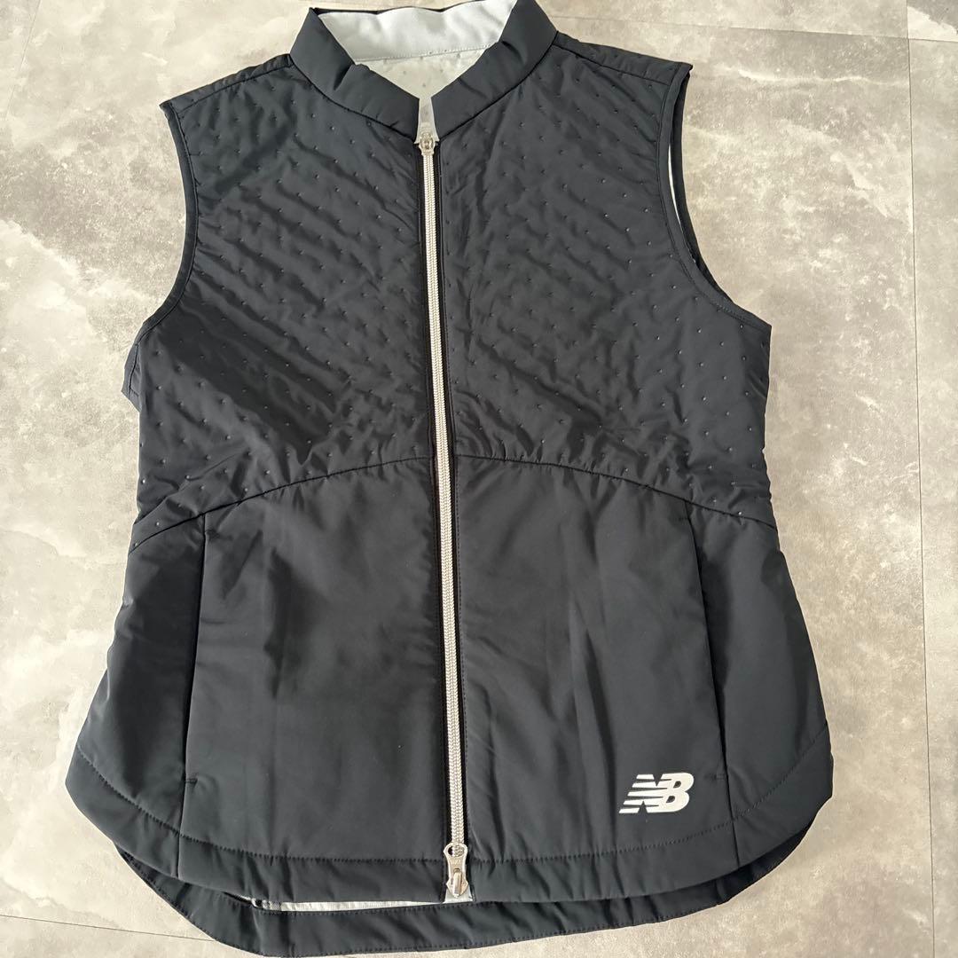 New Balance 中綿入り ブラック レディースベスト