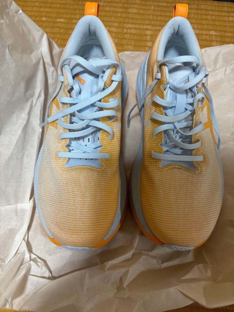 asics アシックス　スーパーブラスト　25.5