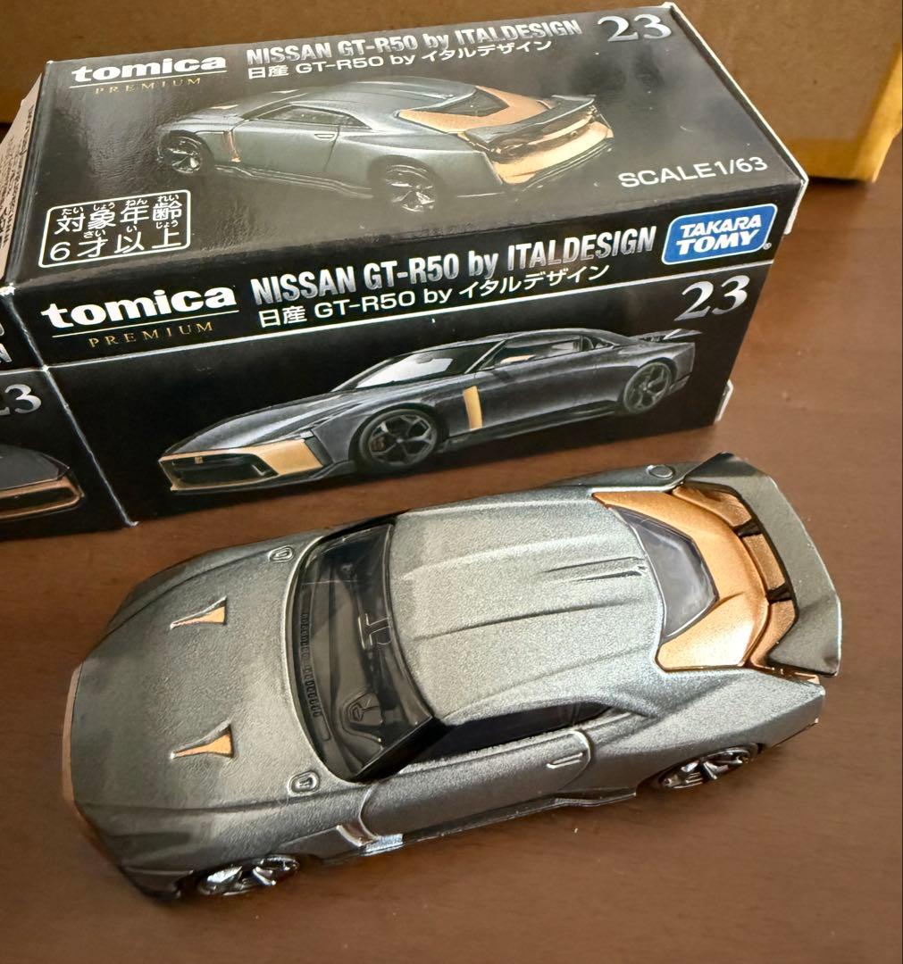 ウ*ギ様 トミカ　プレミアム　ミニカー12台セット　①