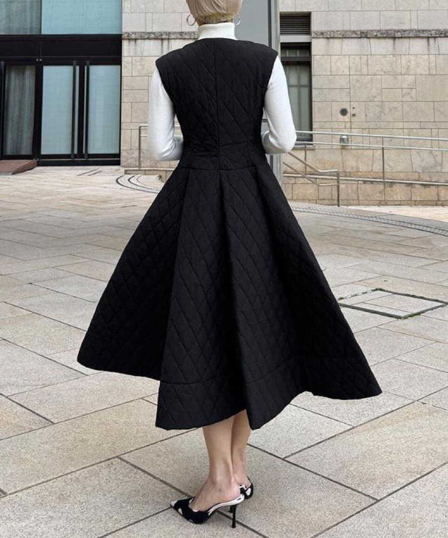美品 JENNEジェンヌ 2WAY機能綿キルティングジレワンピース S ブラック