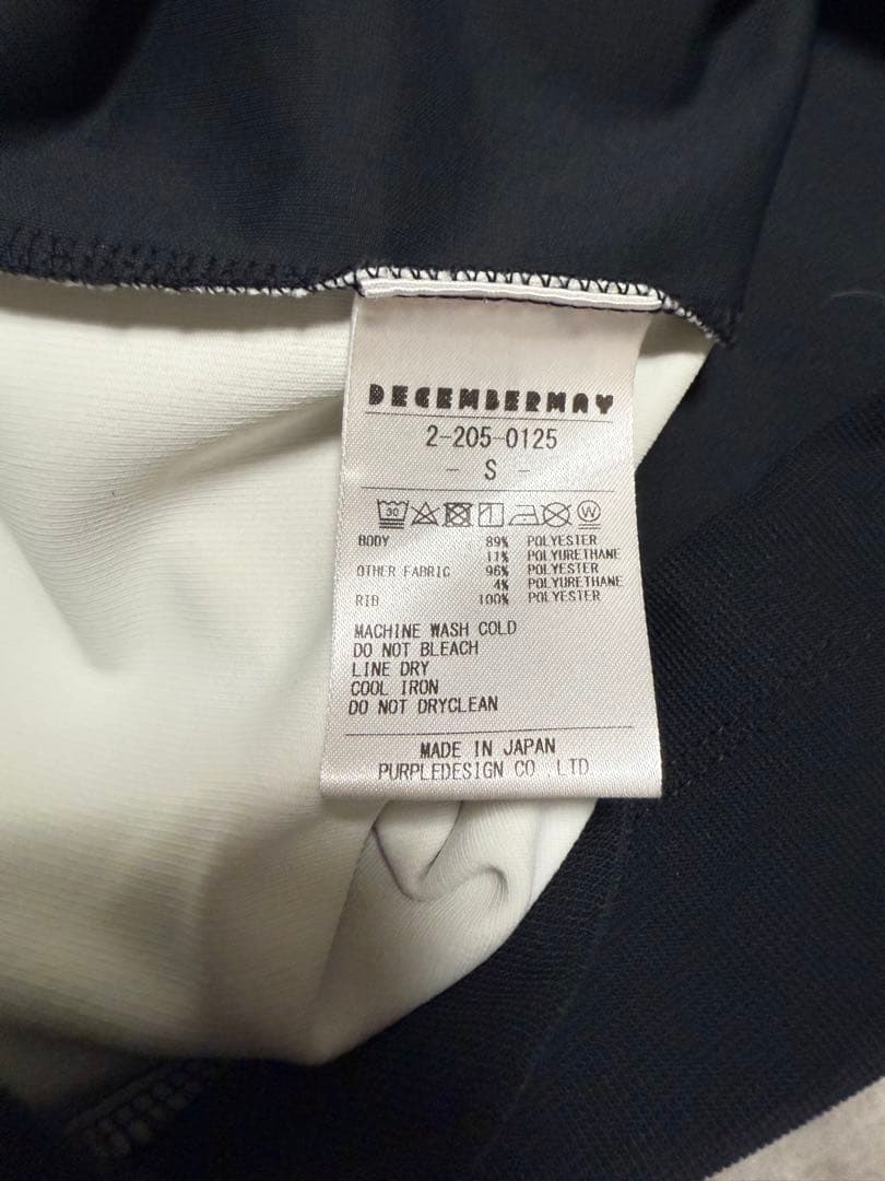 ディセンバーメイ　　Hybrid cutting mock neck /Sサイズ