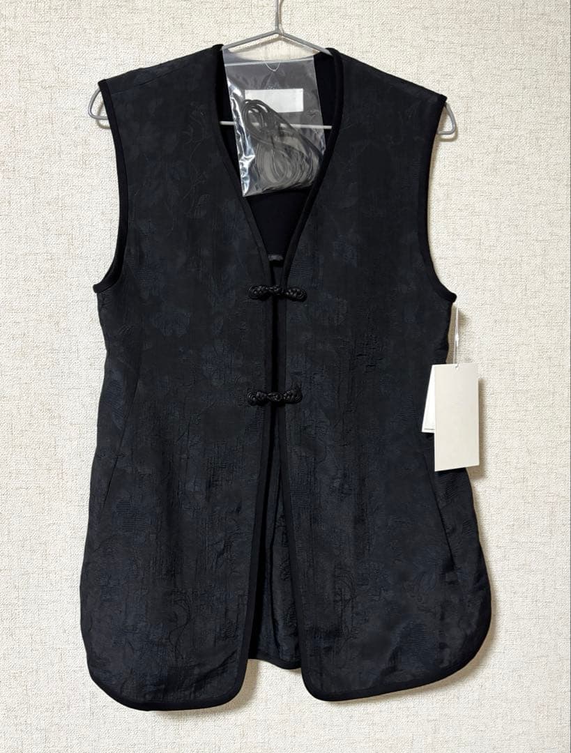 3/17まで Raised Jacquard Frog Button Vest