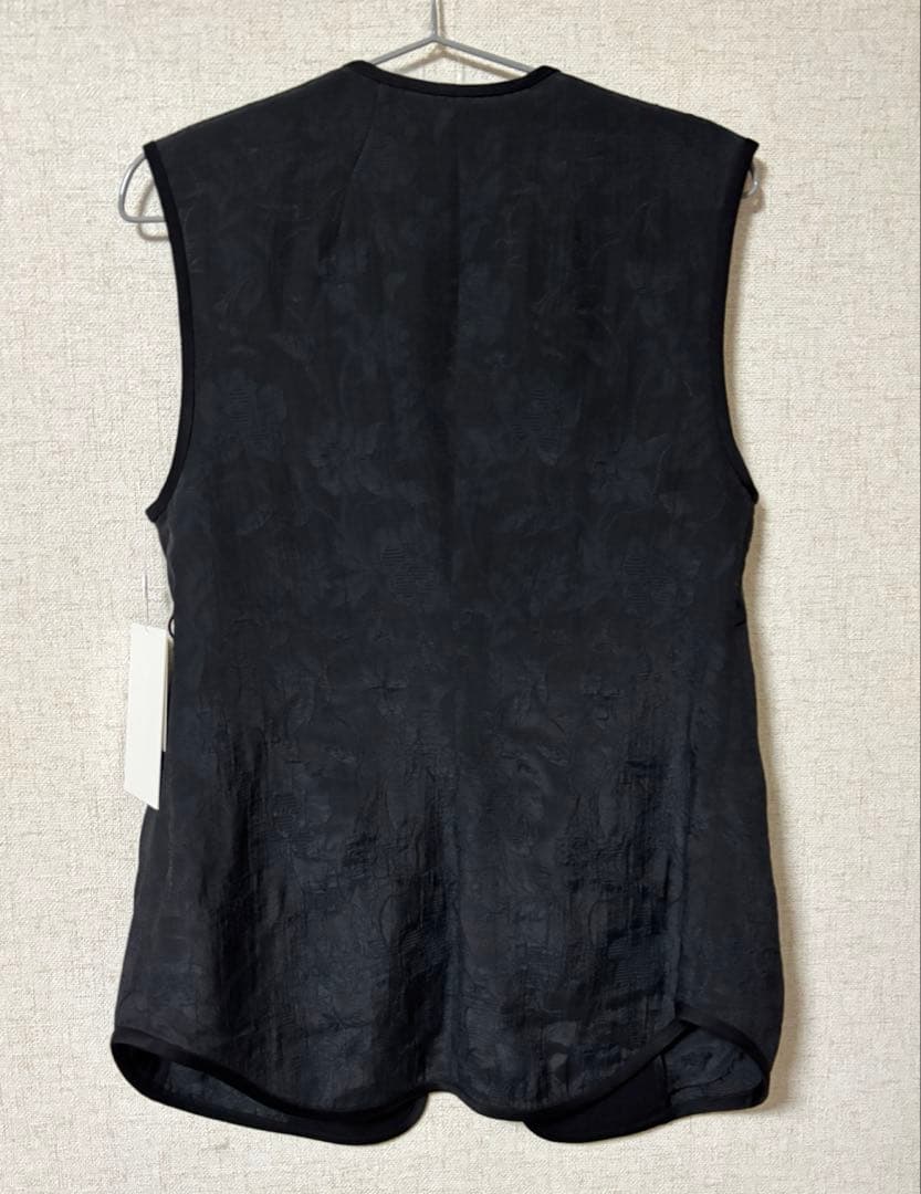 3/17まで Raised Jacquard Frog Button Vest