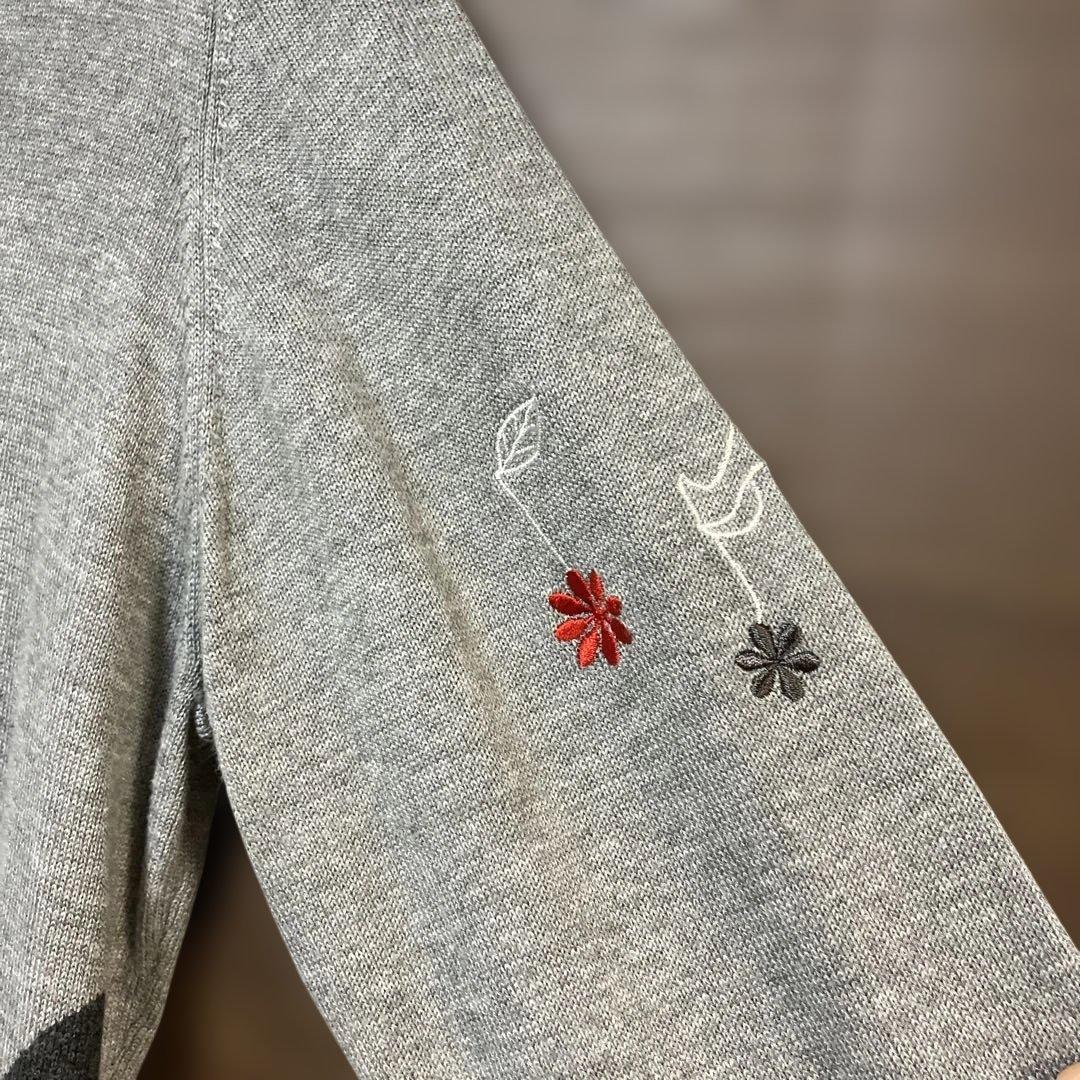 キャラクター刺繍ニットセーター