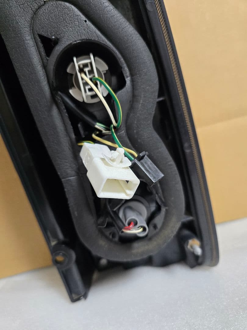 415 コブラ　ハイエース 200系 　テールランプ 左用