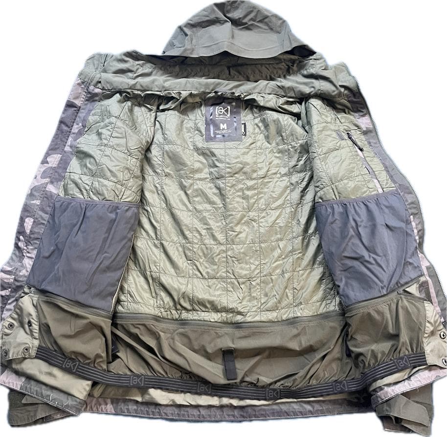 【AK】Burton M 2L SWASH JK　M スノボウェア　カモ 迷彩