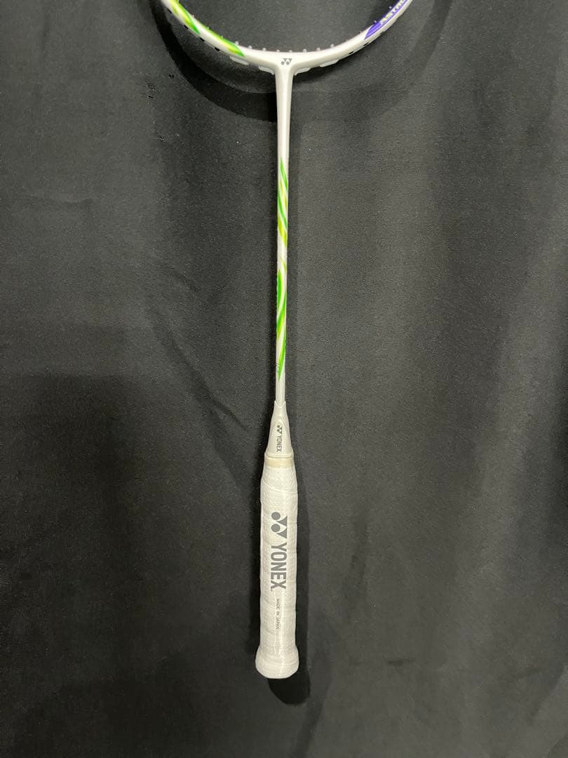 4ug6 アストロクス100ZVA 新品　ヨネックス　バドミントン　ラケット