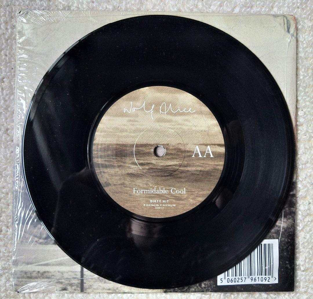 洋楽 Wolf Alice Space & Time / Formidable