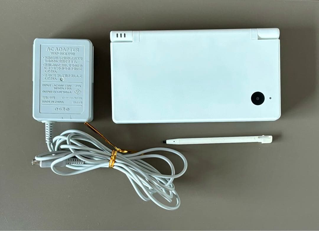 ニンテンドーDSi ホワイト ほぼ未使用