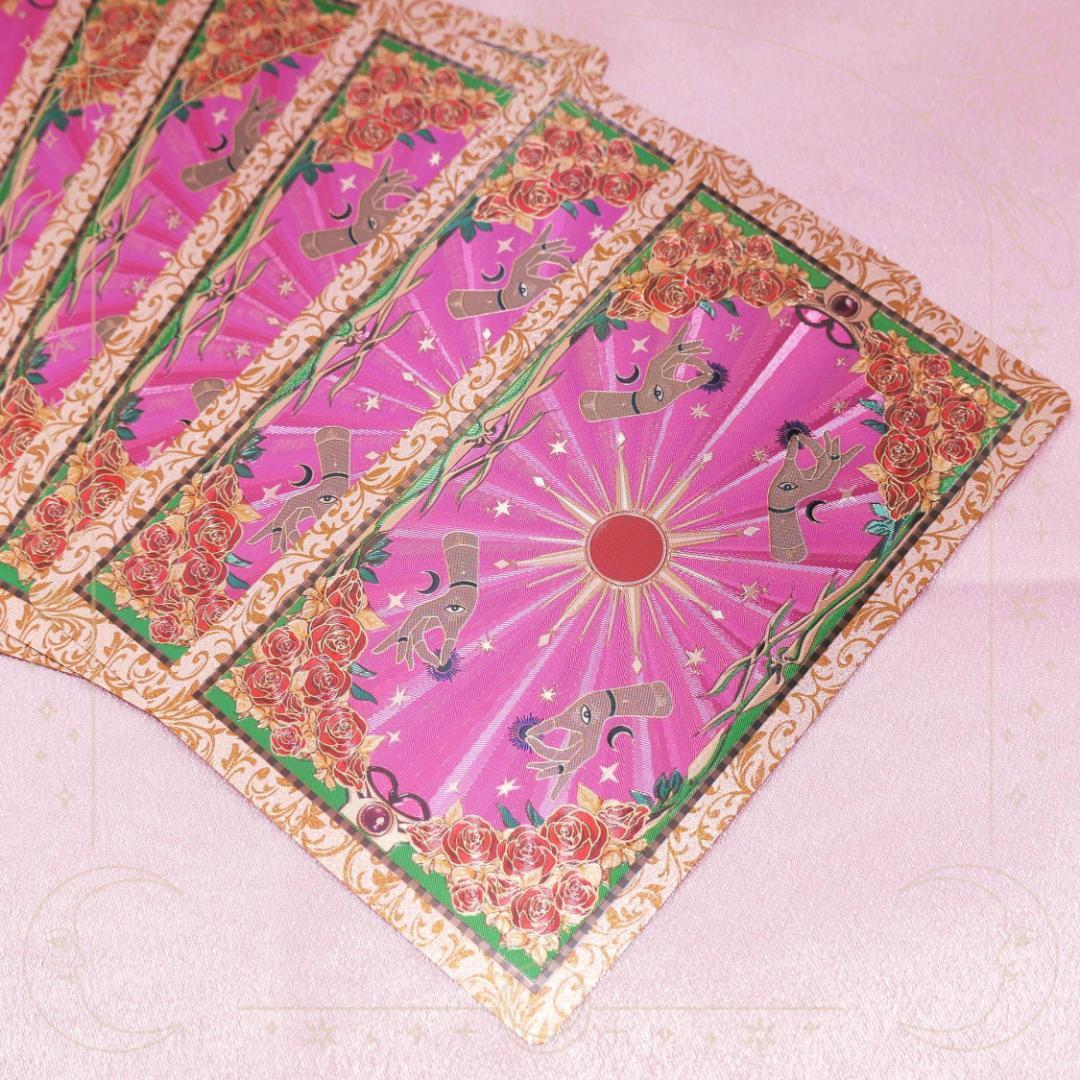 【PVCプラ製タロットカード】レア色✨ピンクローズ＆ゴールド色×薔薇の装飾