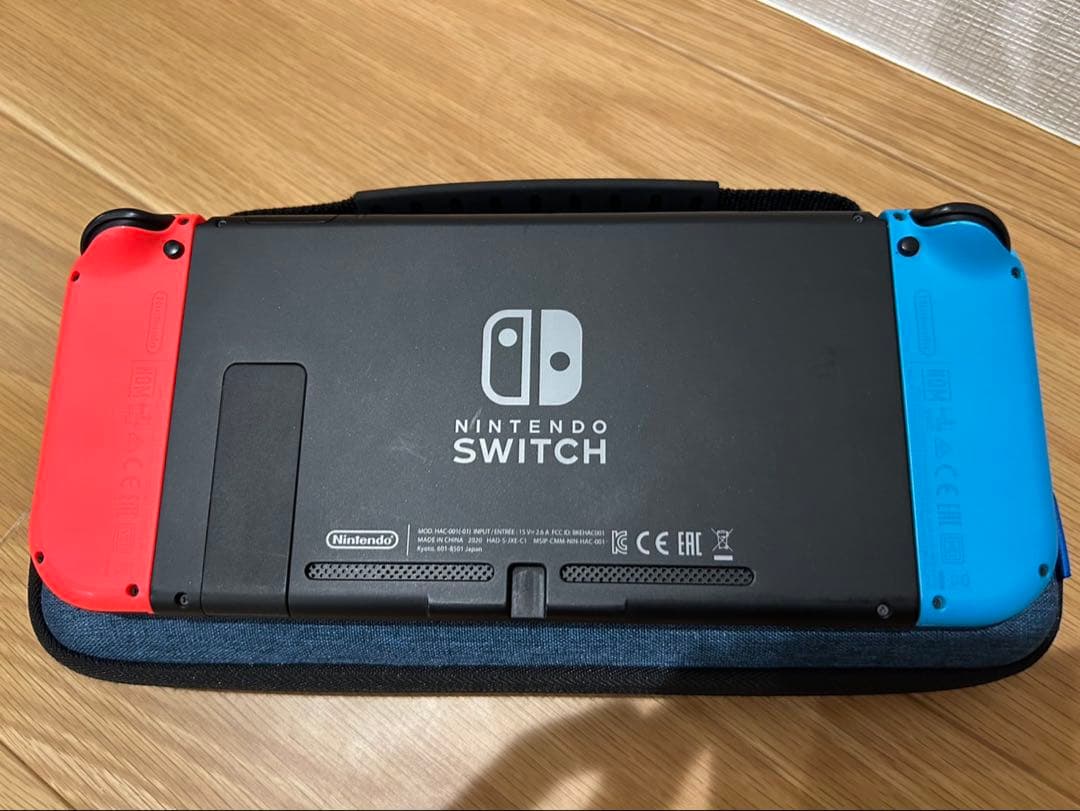 Nintendo Switch 本体　赤/青　専用ケース付き