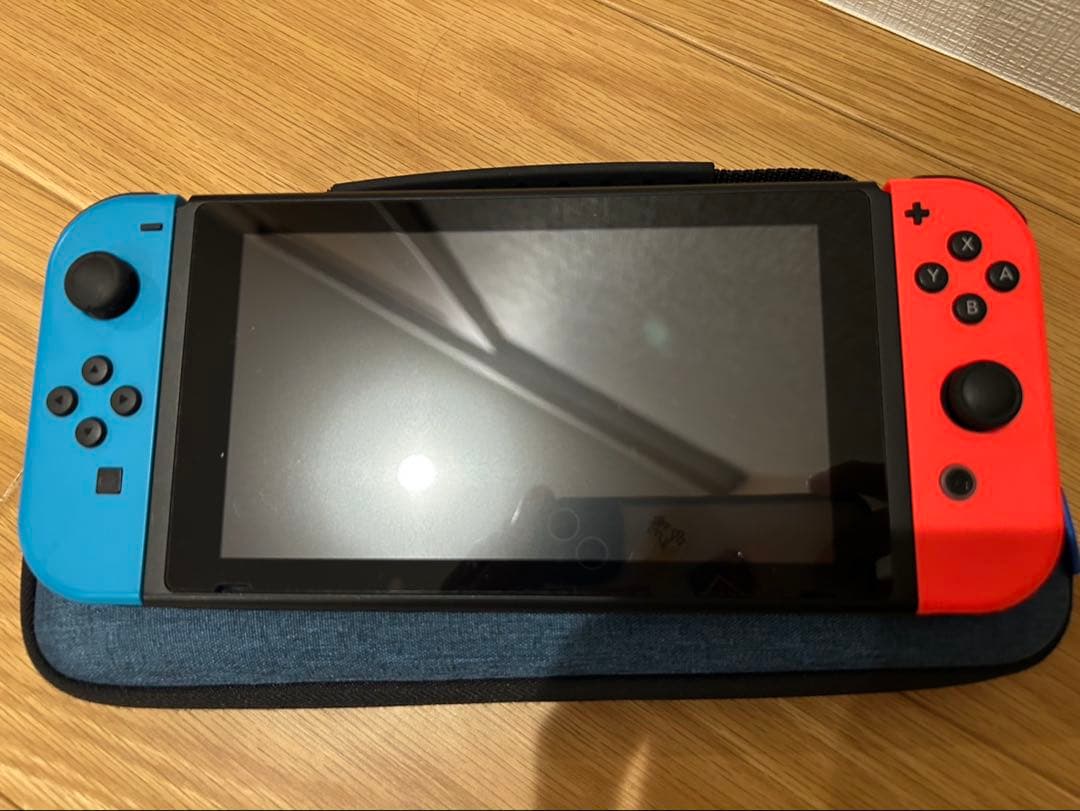 Nintendo Switch 本体　赤/青　専用ケース付き