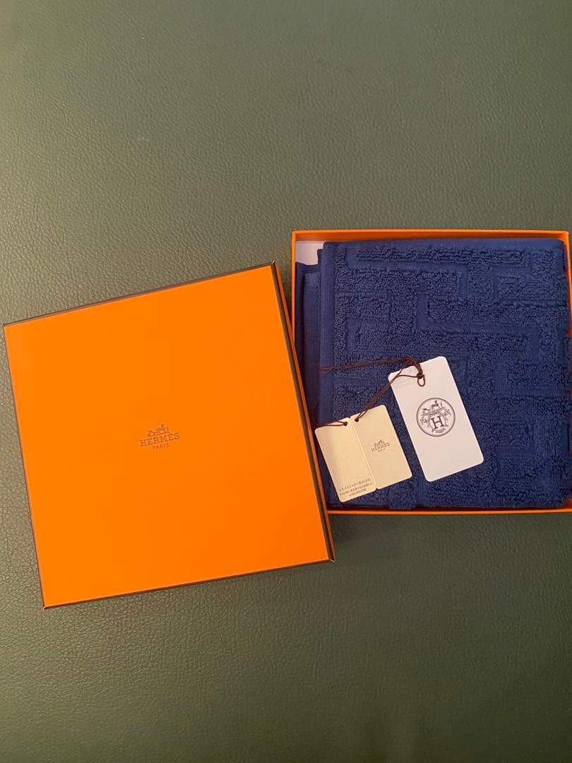 HERMES エルメス ネイビー カレ・タオル 《ステアーズ》