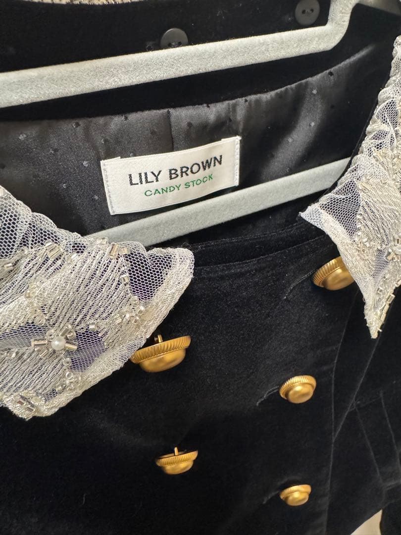 LILY BROWN リリーブラウン　スカラップビジューアタッチドジャケット