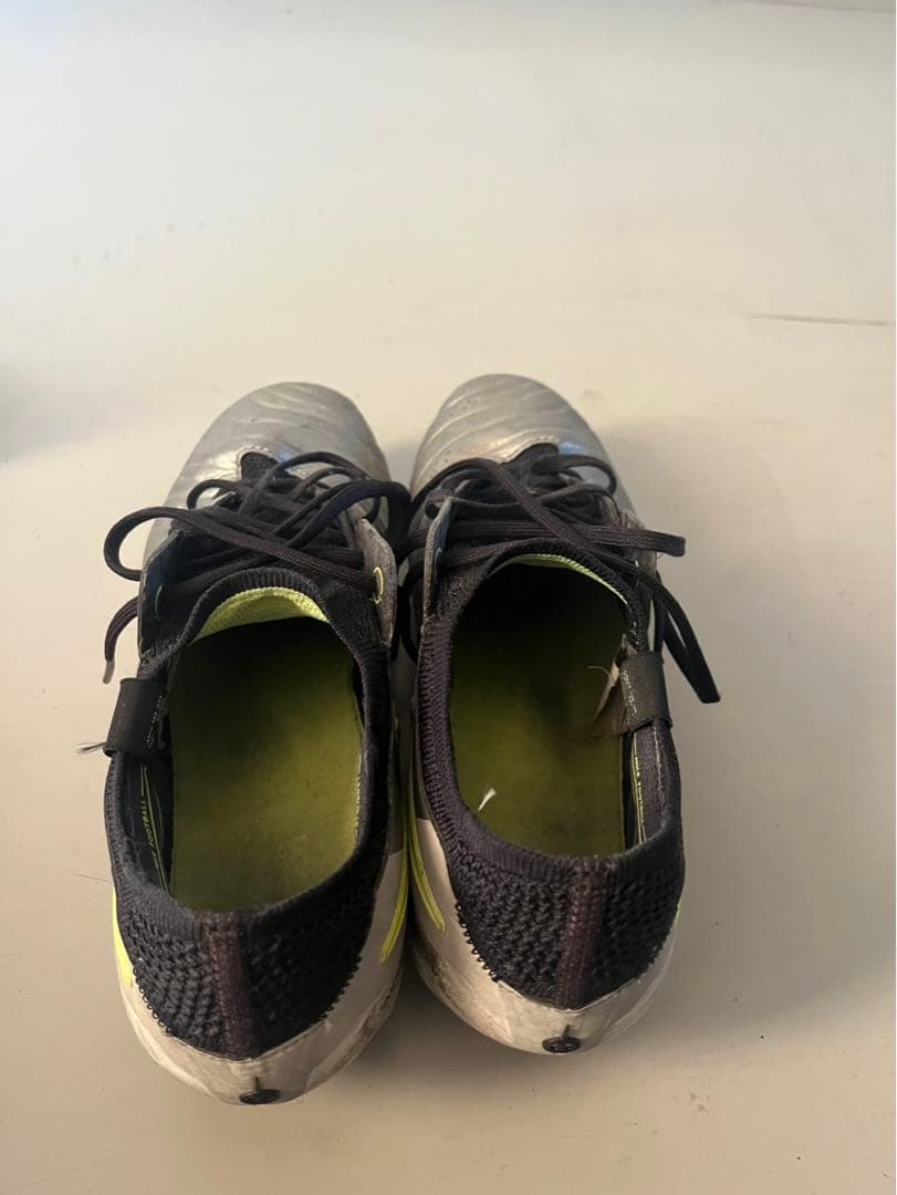 Nike Tiempo トップモデルシルバー/ブラック/イエロー