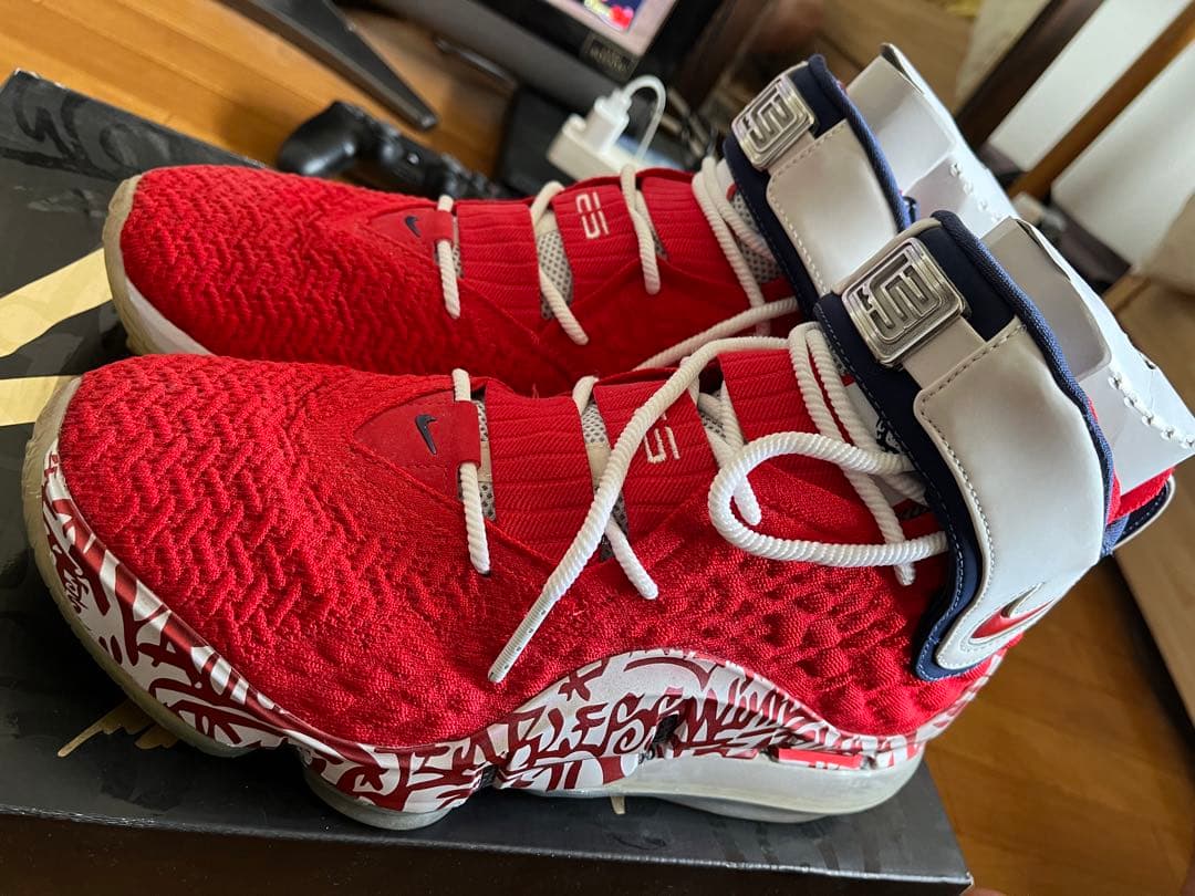 シューズ(男性用) Nike Lebron 17 \"Graffiti Remix Red\"