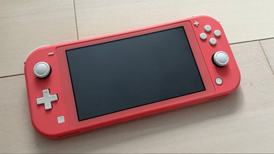 Nintendo Switch Lite コーラル 外箱あり 付属品あり　中古