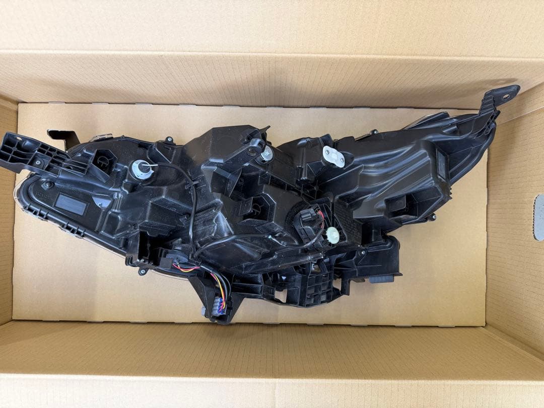 トヨタ90ノア右ヘッドライト