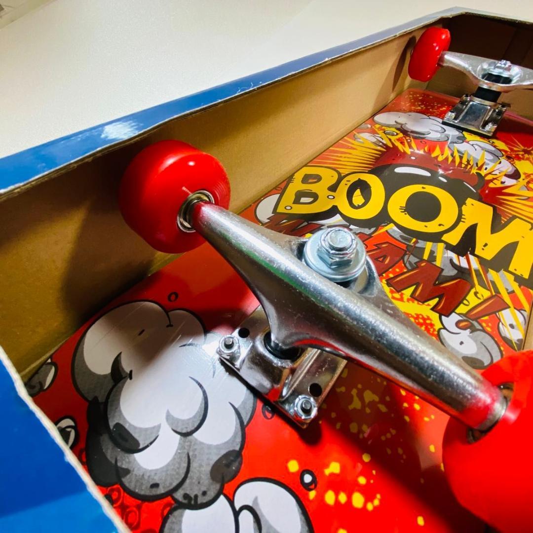 新品 未使用 スケートボード 28インチ 子供用 BOOM デザイン