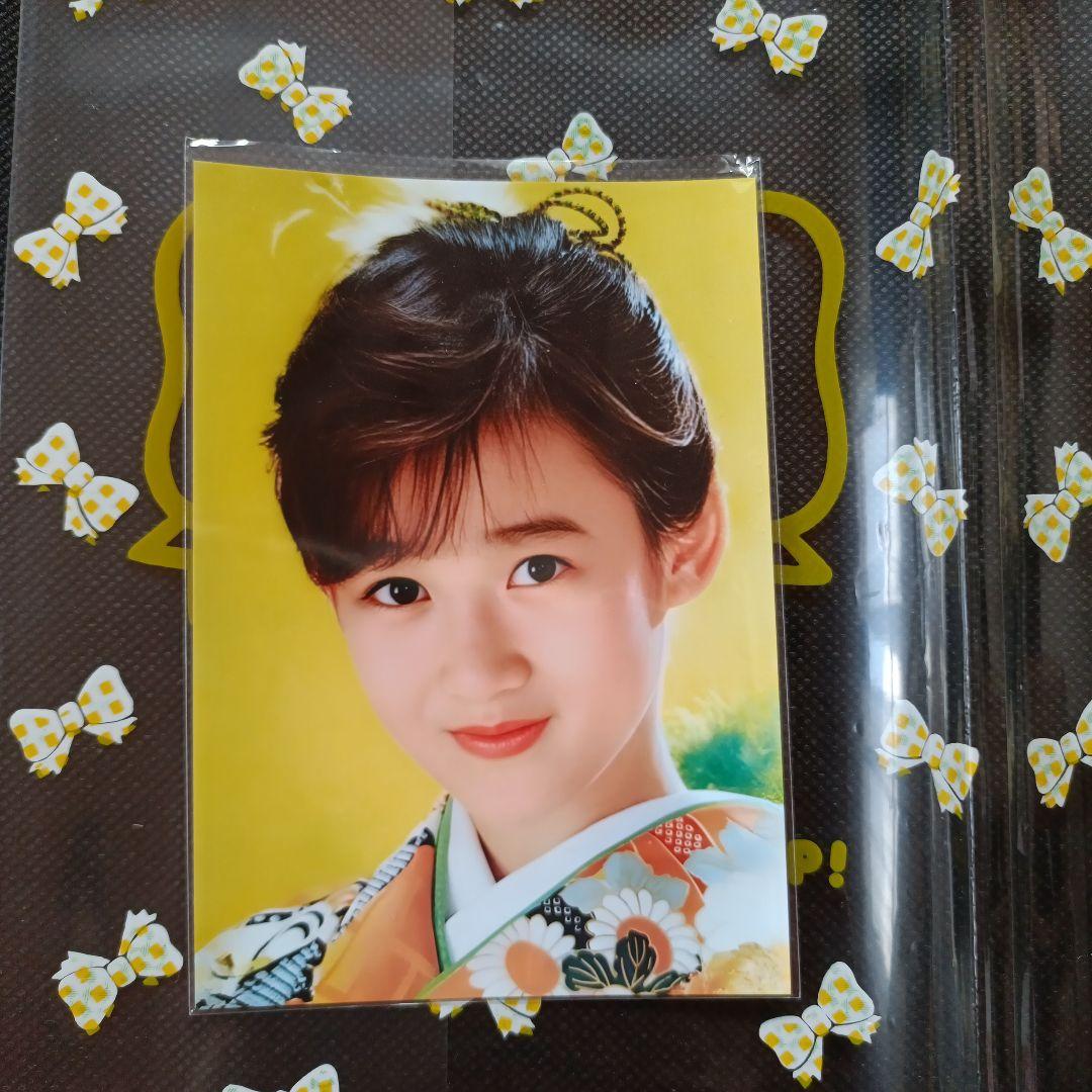 昭和アイドル岡田有希子さん切り抜きとブロマイド