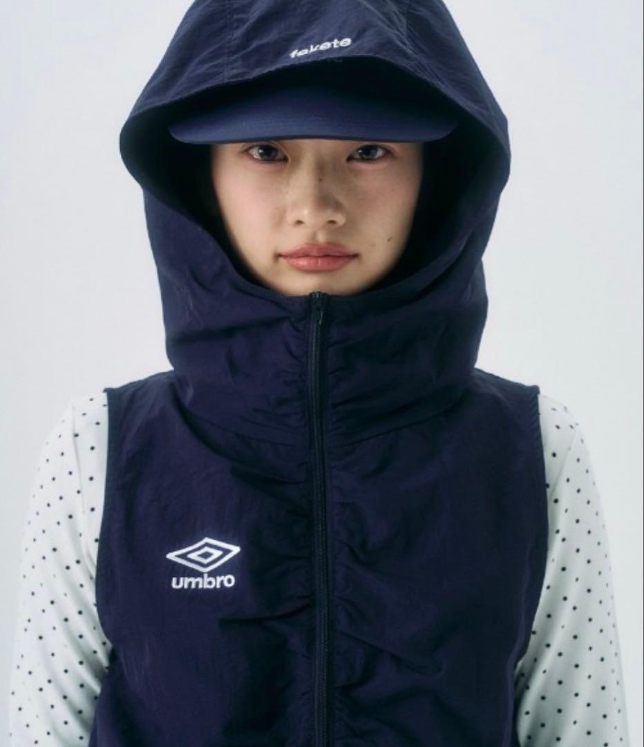 【umbro×fekete】ギャザーフーディーベスト