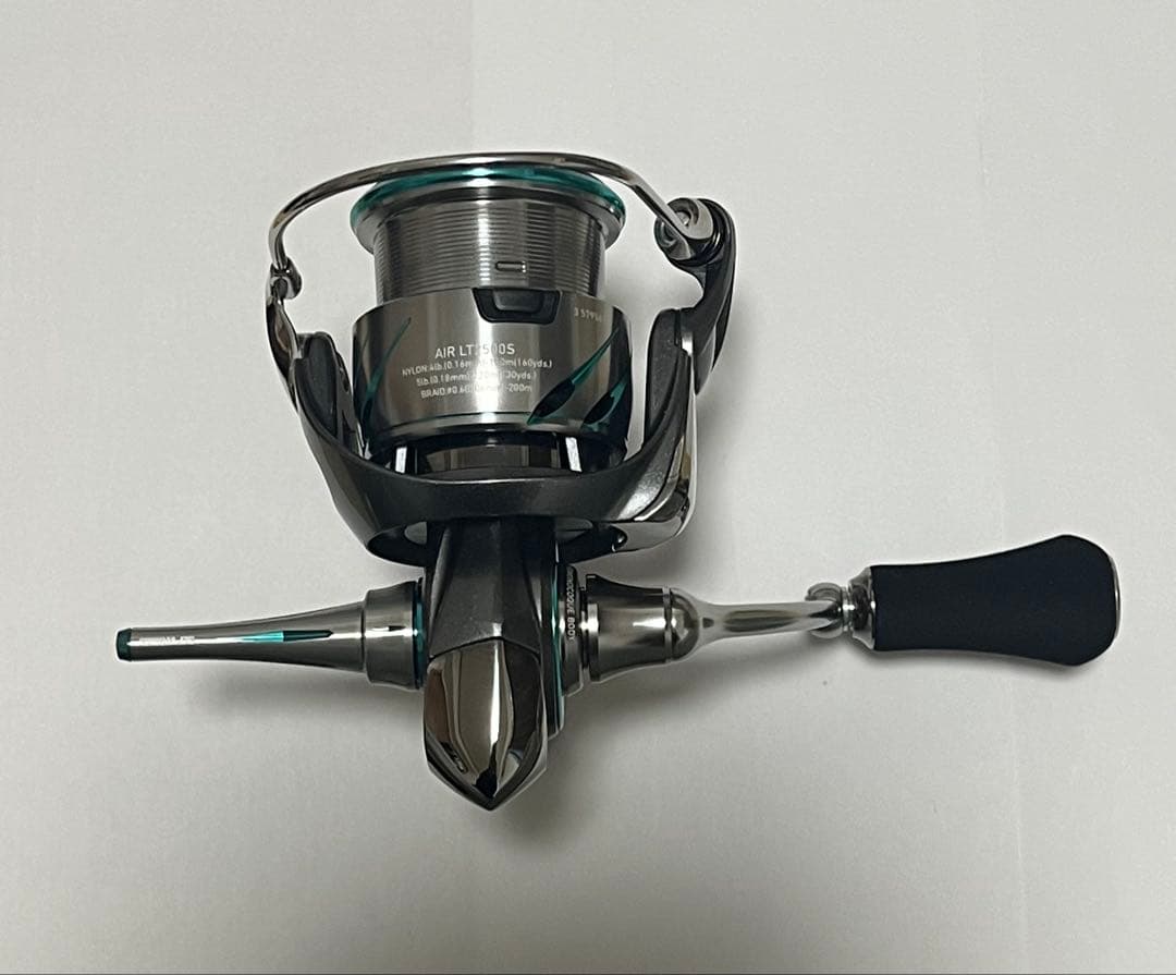 新品 ダイワ エメラルダス AIR LT2500S SLPW リールスタンドS