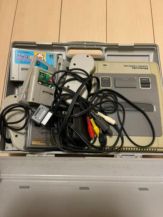 ファミコンとカセット