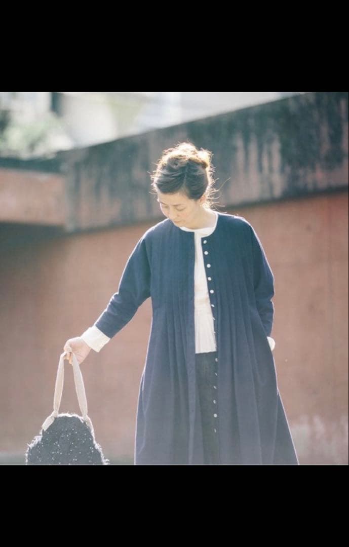 【ミナペルホネン】コットンウールノーカラータック入りワンピースコート　ドルマン袖