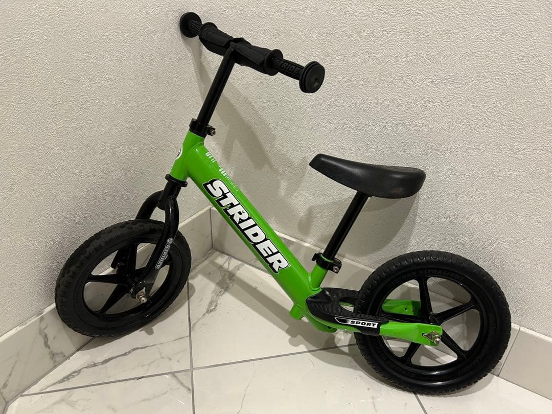 STRIDER スポーツ バランスバイク グリーン