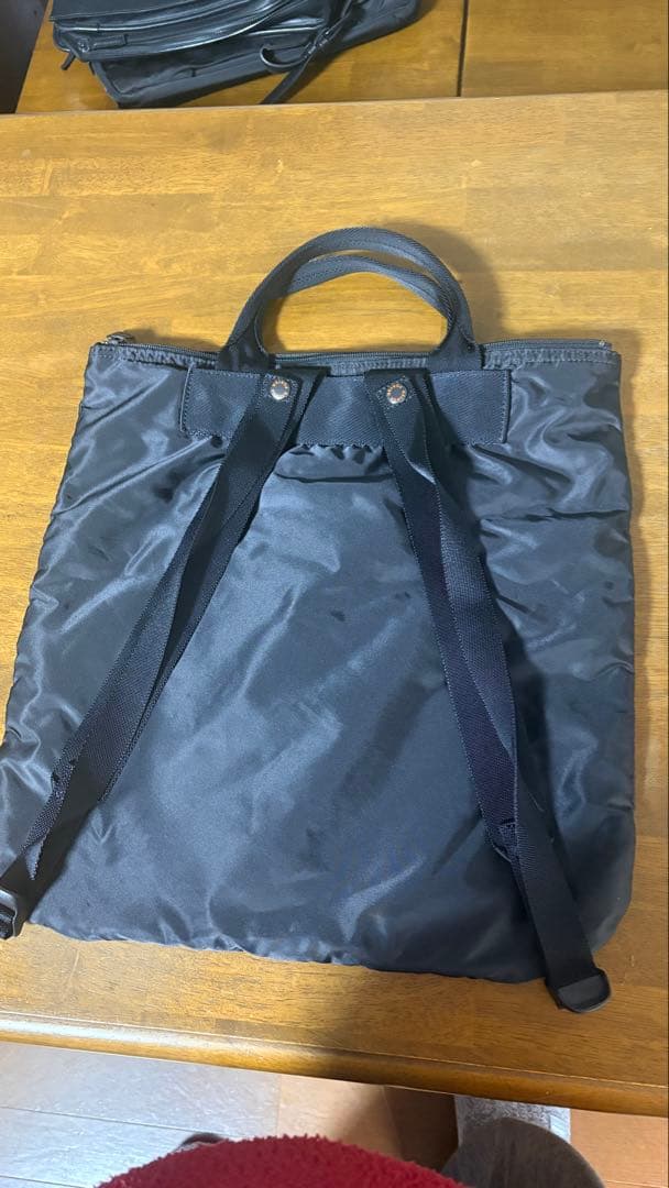 ナイロン製ブラックトートバッグ