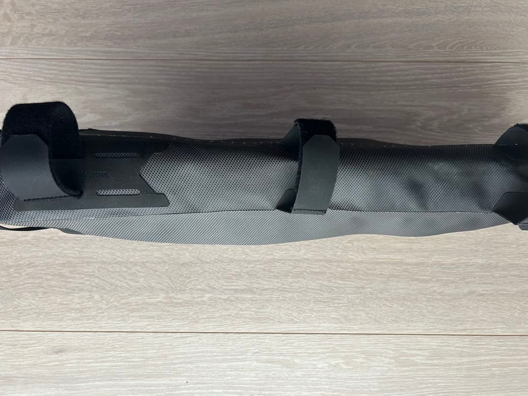 アピデュラ エクスペディションフレームバッグ