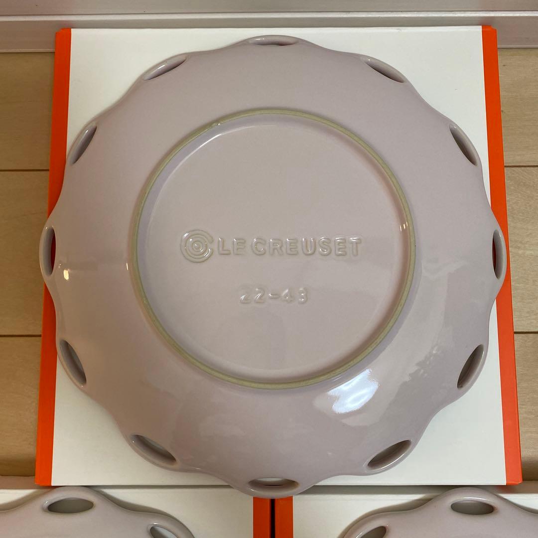 ルクルーゼ フルールレースプレート25cm.19cm3枚セット新品箱付き